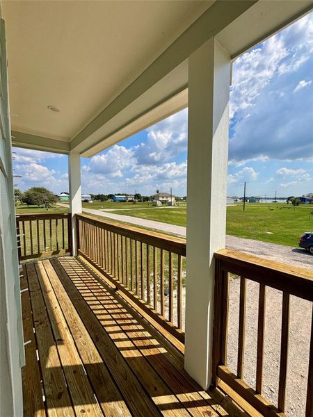 Exterior details and patio area of a home in , Palacios (Image 22).