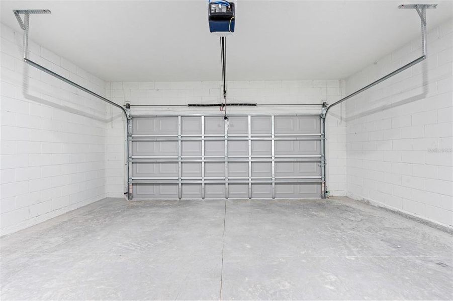 Spacious, unfurnished interior of a new home in , Ocala (Image 18).