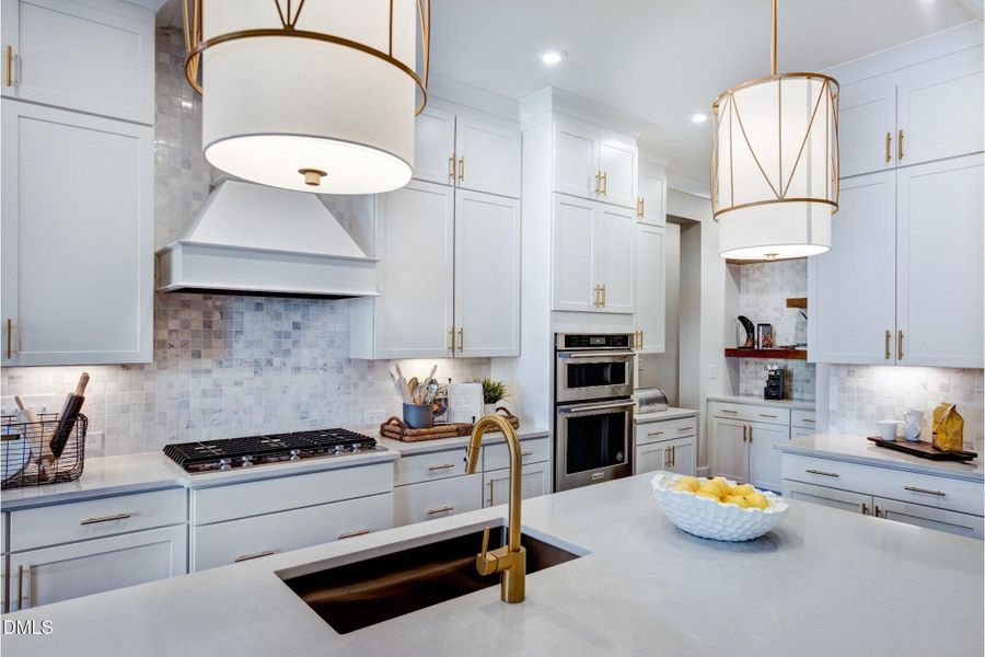 LOCE_0058_00-Sebastian J_Kitchen 05