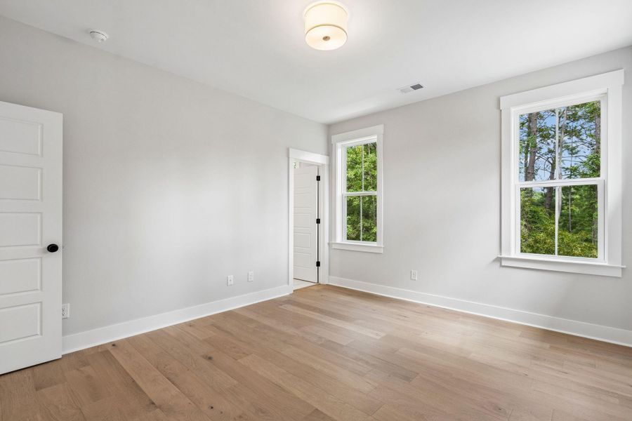 Spacious, unfurnished interior of a new home in , Wando (Image 30).