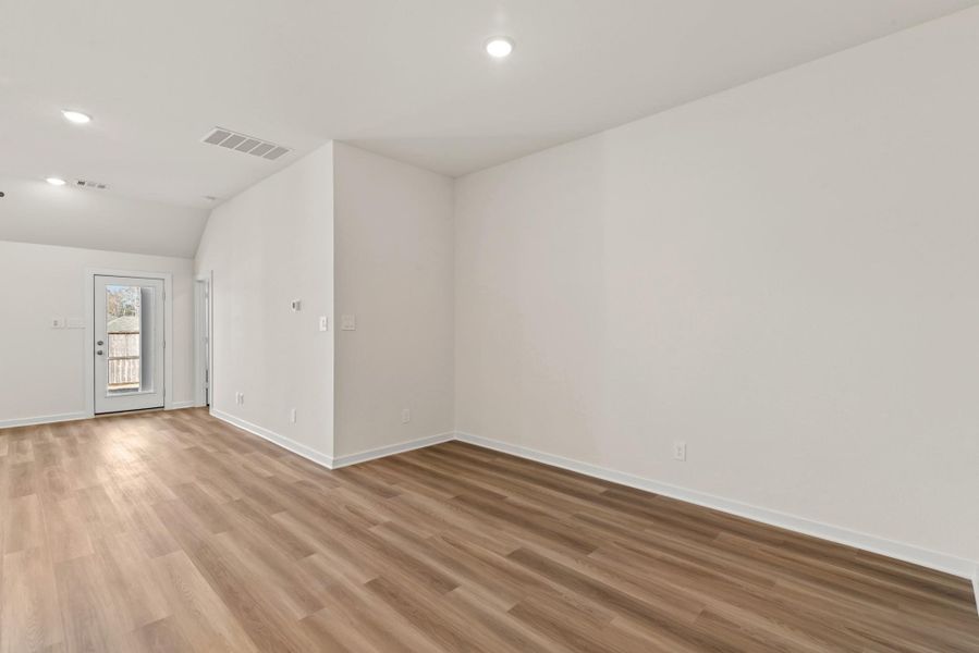 Spacious, unfurnished interior of a new home in Moran Ranch, Willis (Image 13).