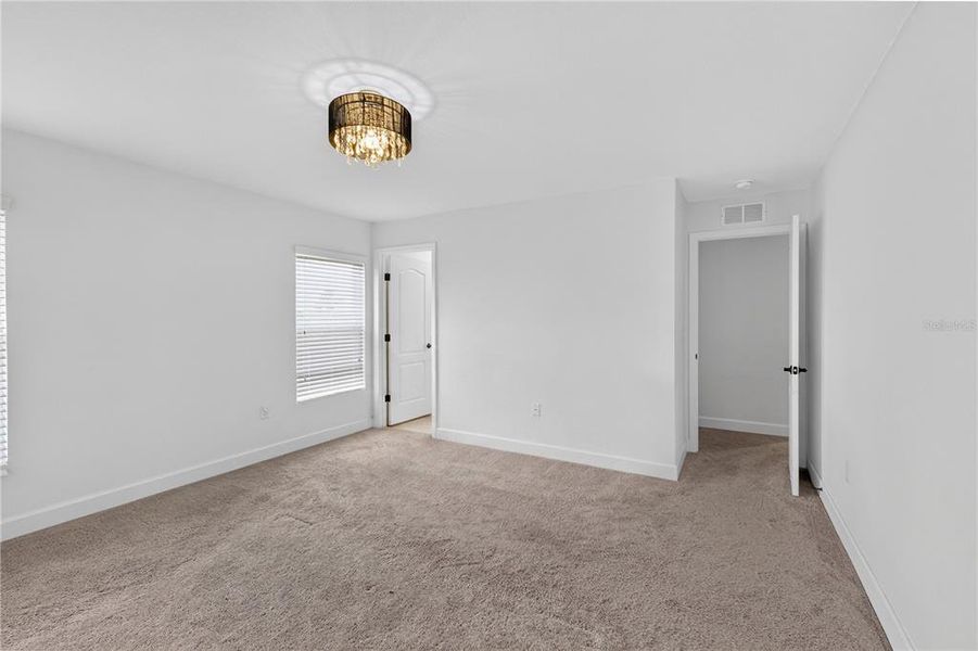 Spacious, unfurnished interior of a new home in , Sebring (Image 34).