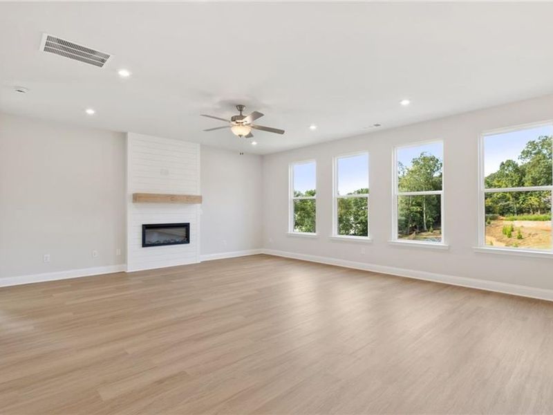 Spacious, unfurnished interior of a new home in Melody Lakeside Estates, Buford (Image 10).