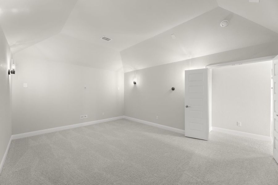 Spacious, unfurnished interior of a new home in River Ranch, Van Alstyne (Image 28).