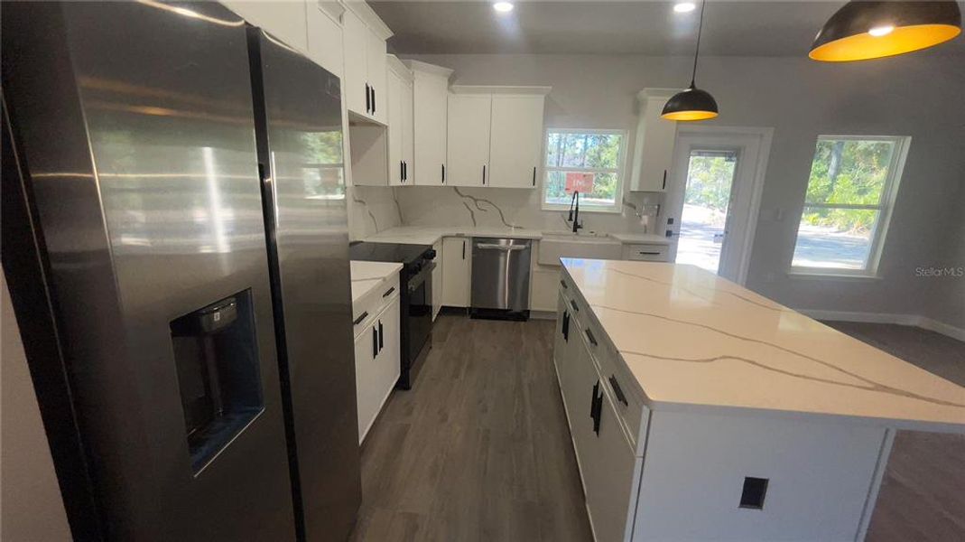 Furnished interior view inside a new home in , Chiefland (Image 9).
