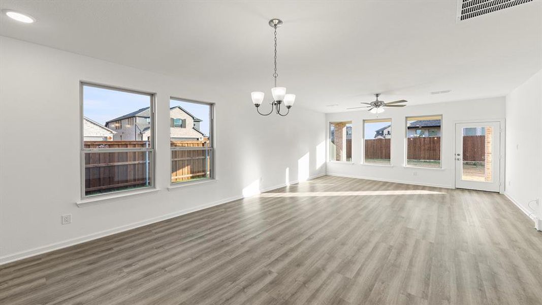 07. 758 Gentle Bird - Dining