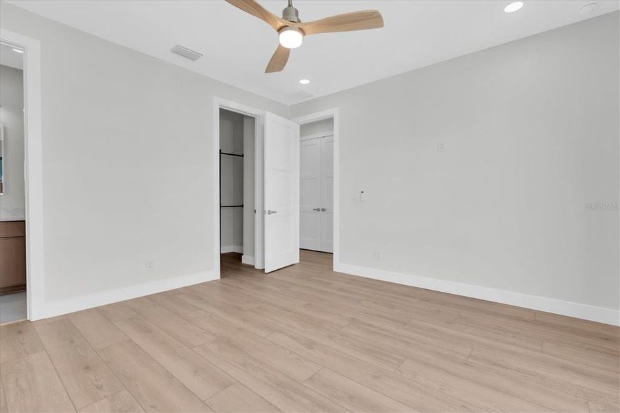 Spacious, unfurnished interior of a new home in , St. Petersburg (Image 20).