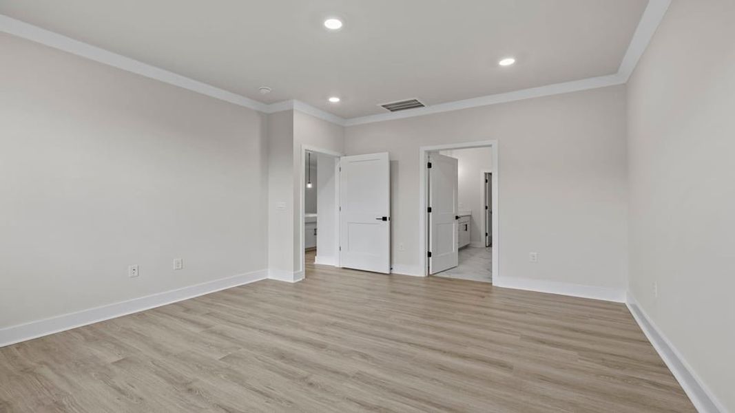 Spacious, unfurnished interior of a new home in Cottonwood Ridge, Piedmont (Image 31).