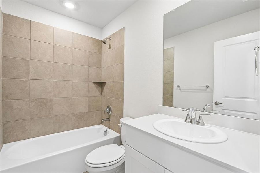 Furnished interior view inside a new home in Oak Ridge Park, Corinth (Image 10).