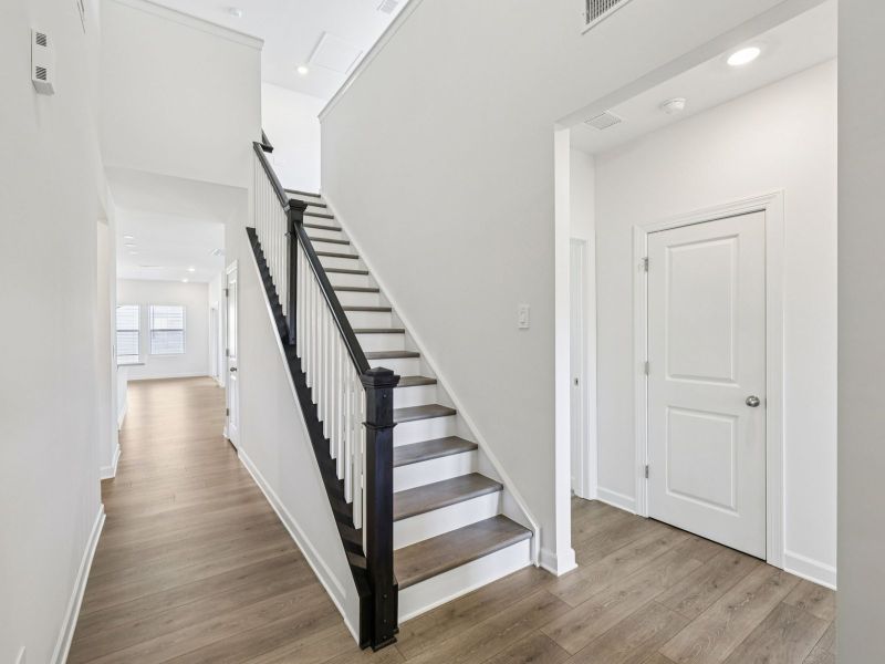 Spacious, unfurnished interior of a new home in Brighton Springs, York (Image 9).