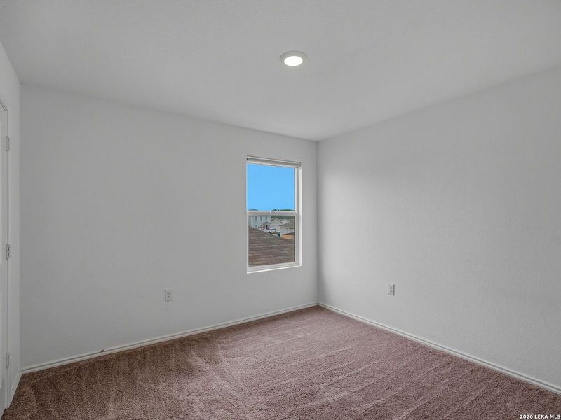 Spacious, unfurnished interior of a new home in Mission del Lago, San Antonio (Image 14).