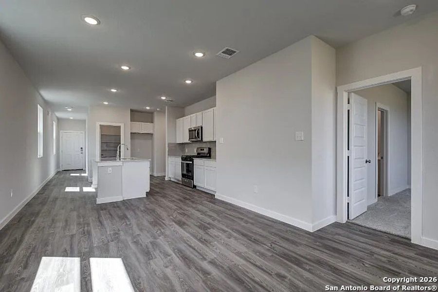 Spacious, unfurnished interior of a new home in Summerlin, San Antonio (Image 14).
