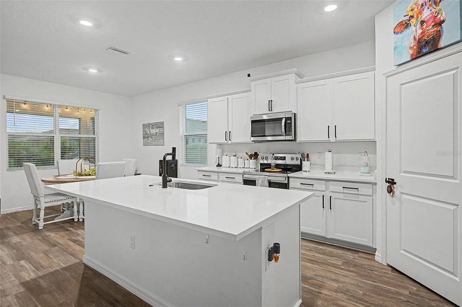 Furnished interior view inside a new home in Abbott Park, Zephyrhills (Image 7).