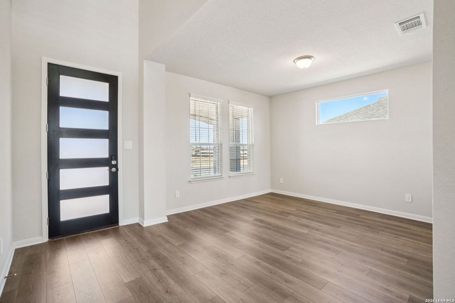 Spacious, unfurnished interior of a new home in Carmel Ranch, Schertz (Image 36).