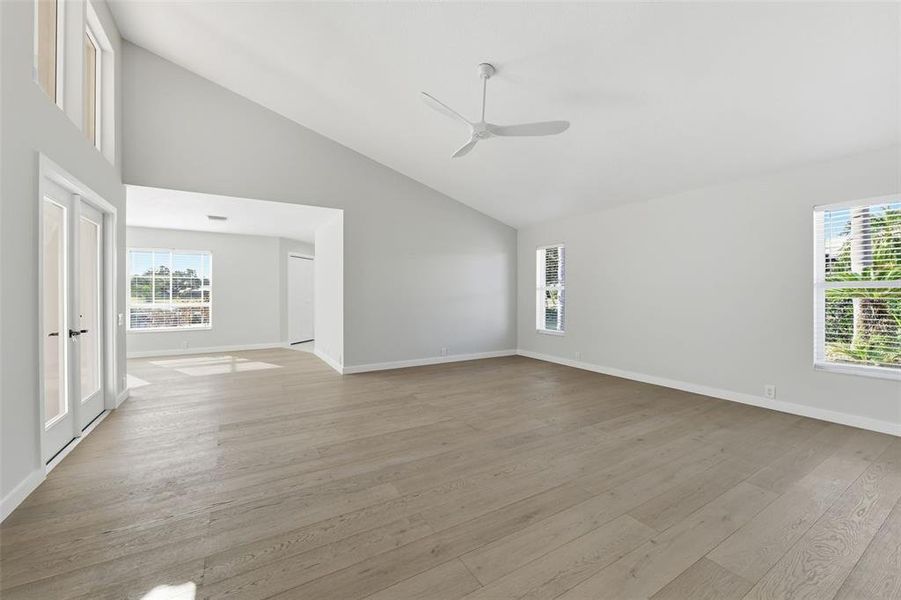 Spacious, unfurnished interior of a new home in , Sarasota (Image 26).
