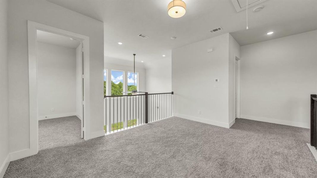 Spacious, unfurnished interior of a new home in Freeman Ranch, Weatherford (Image 35).
