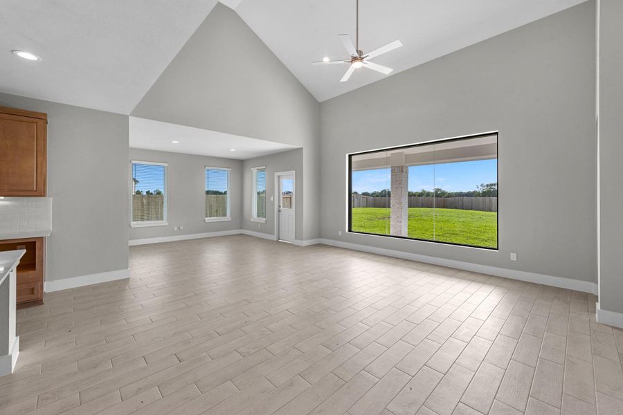 Spacious, unfurnished interior of a new home in Briarwood Crossing, Rosenberg (Image 17).