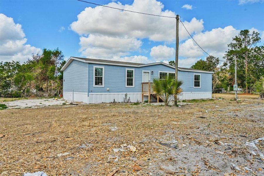 Exterior details and patio area of a home in , North Fort Myers (Image 21).