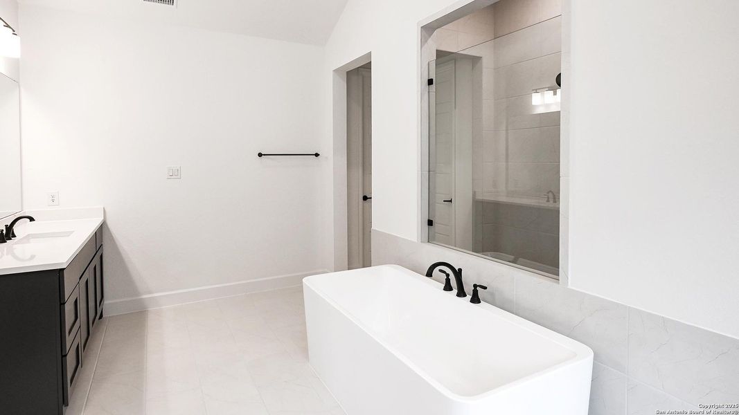 Furnished interior view inside a new home in Veramendi 60', New Braunfels (Image 11).