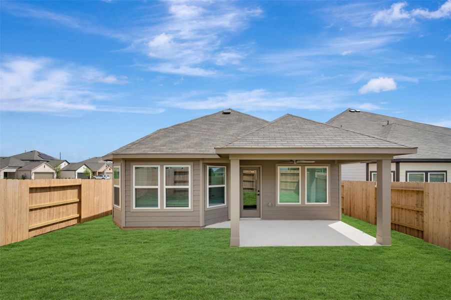 Exterior details and patio area of a home in Summerview, Fulshear (Image 20).