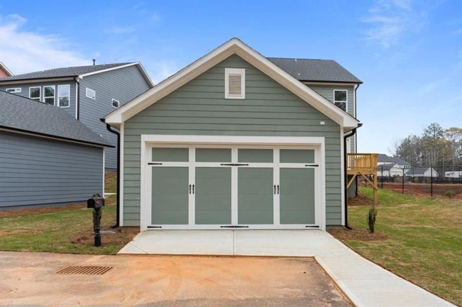 Exterior details and patio area of a home in , Athens (Image 3).