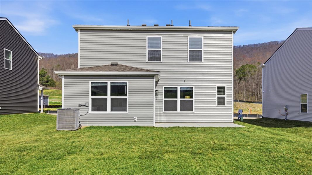 Exterior details and patio area of a home in Emory Creek, Harriman (Image 3).