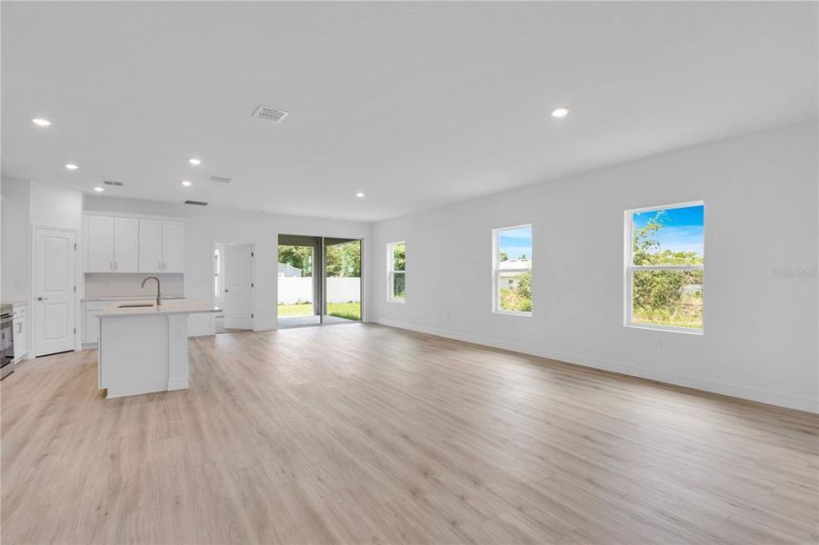Spacious, unfurnished interior of a new home in , Ocala (Image 32).