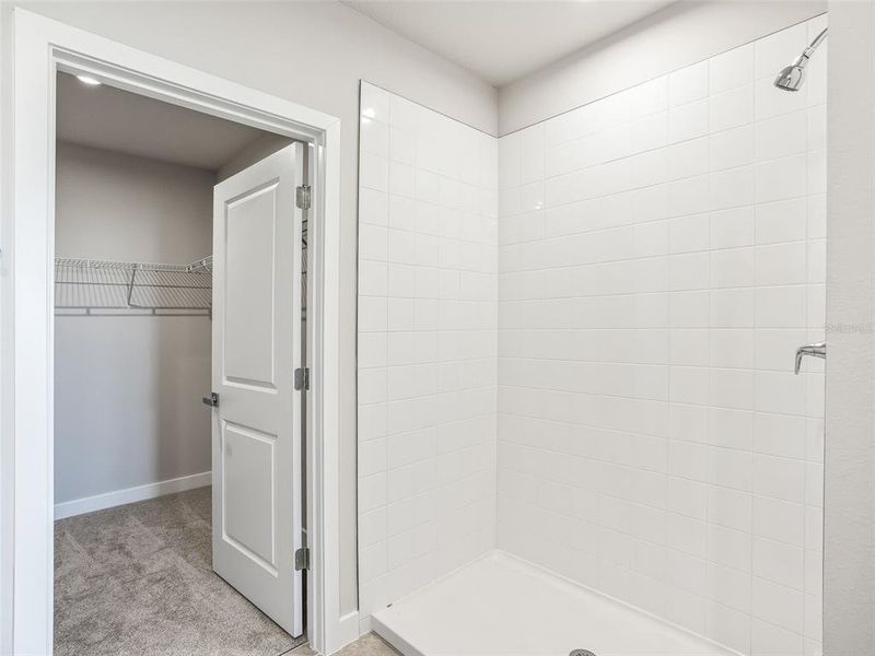 Spacious, unfurnished interior of a new home in , Lady Lake (Image 24).