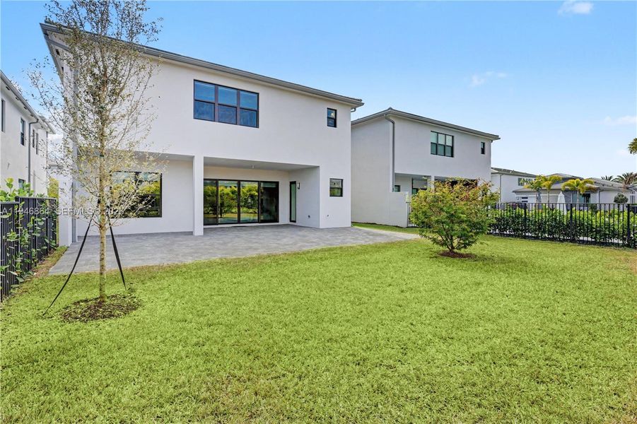 Exterior details and patio area of a home in , Boca Raton (Image 4).