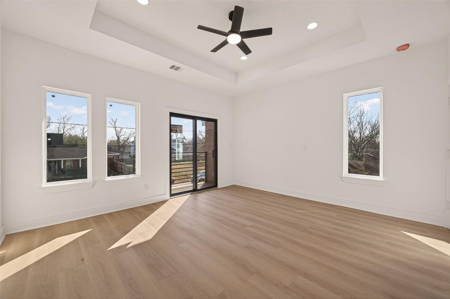 Spacious, unfurnished interior of a new home in , Houston (Image 21).