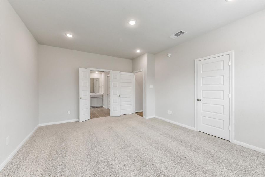 Spacious, unfurnished interior of a new home in , Houston (Image 21).