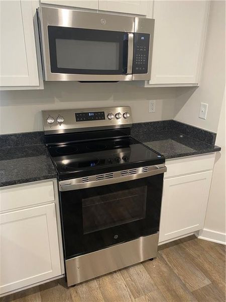 Furnished interior view inside a new home in Twin Oaks, Villa Rica (Image 6).
