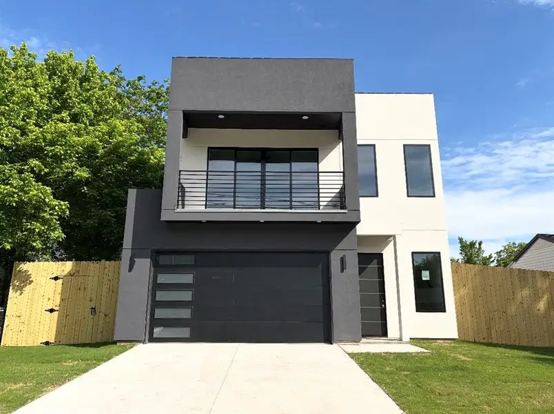 Front exterior of a new home in , Dallas, TX, highlighting curb appeal (Image 1). Front exterior of a new home in , Dallas, TX, highlighting curb appeal (Image 1).