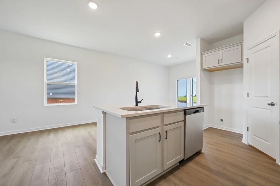 Representative images and renderings are for illustrative purposes. Actual structural options and design finishes of home may vary