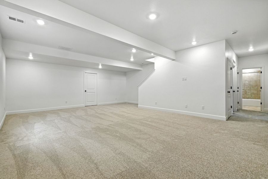 Spacious, unfurnished interior of a new home in Trailstone, Arvada (Image 29).