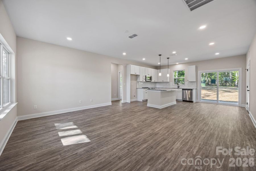 Spacious, unfurnished interior of a new home in , Kings Mountain (Image 10).