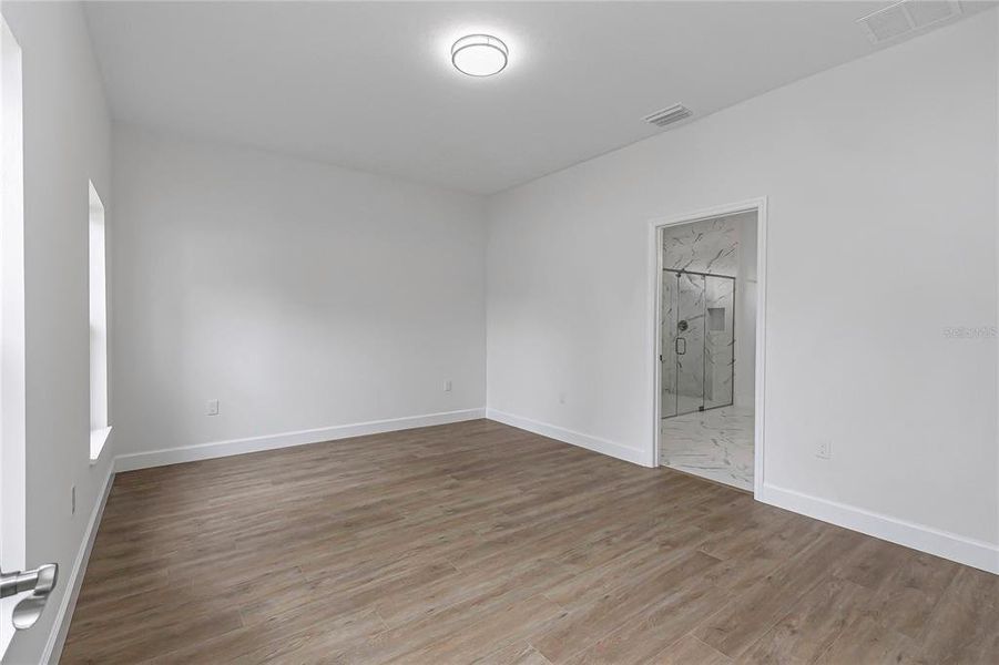 Spacious, unfurnished interior of a new home in , Ocala (Image 17).