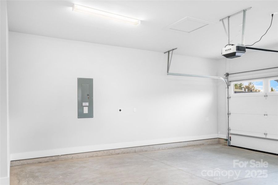 Spacious, unfurnished interior of a new home in , Weaverville (Image 20).