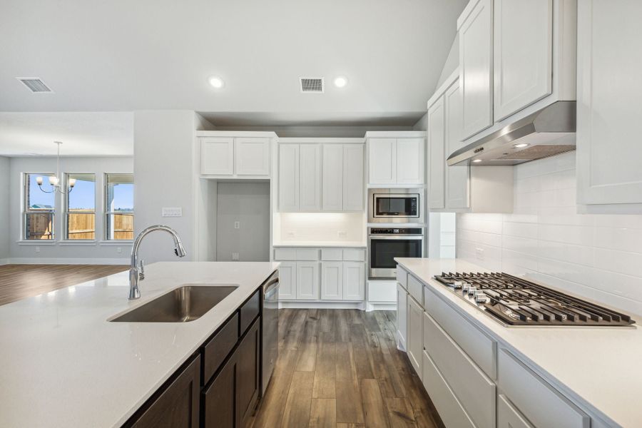 Representative furnished interior of a home built from the Cardinal by Centre Living Homes in Dove Hollow, Waxahachie (Image 7).