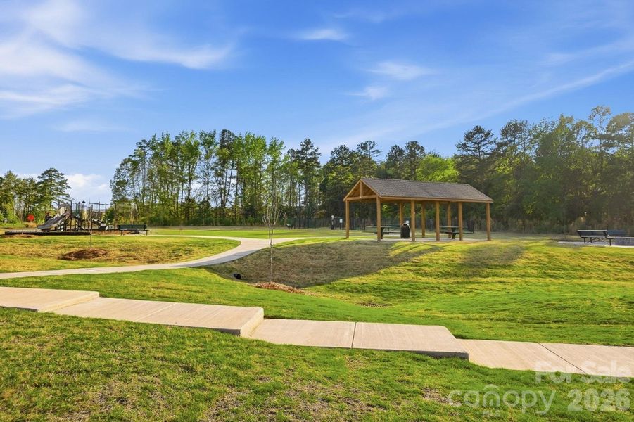 Community amenities in Stone Creek Townhomes, Matthews (Image 29).