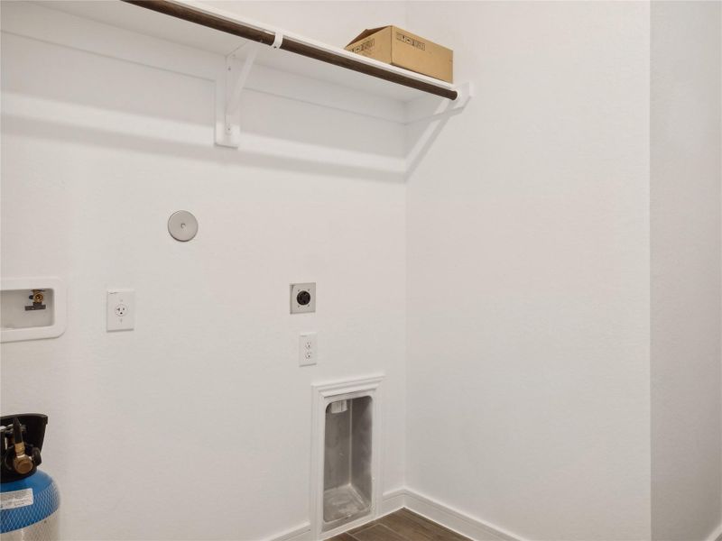 Spacious, unfurnished interior of a new home in Tarkington Timbers, Cleveland (Image 21).