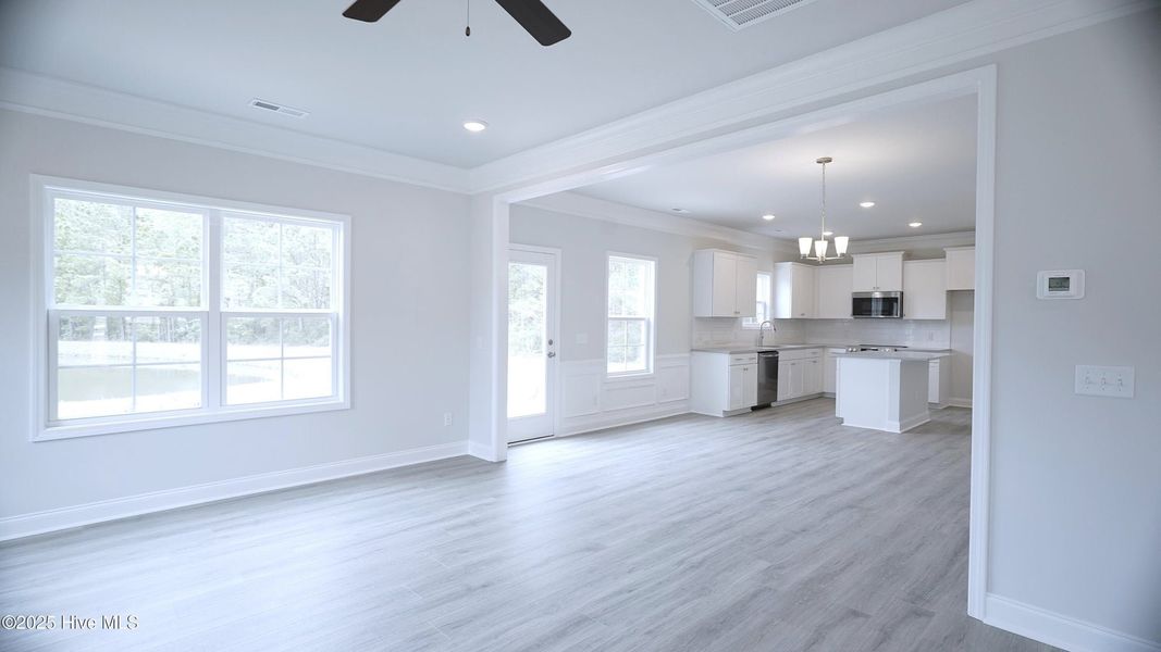 Spacious, unfurnished interior of a new home in Palmetto Creek, Bolivia (Image 16).