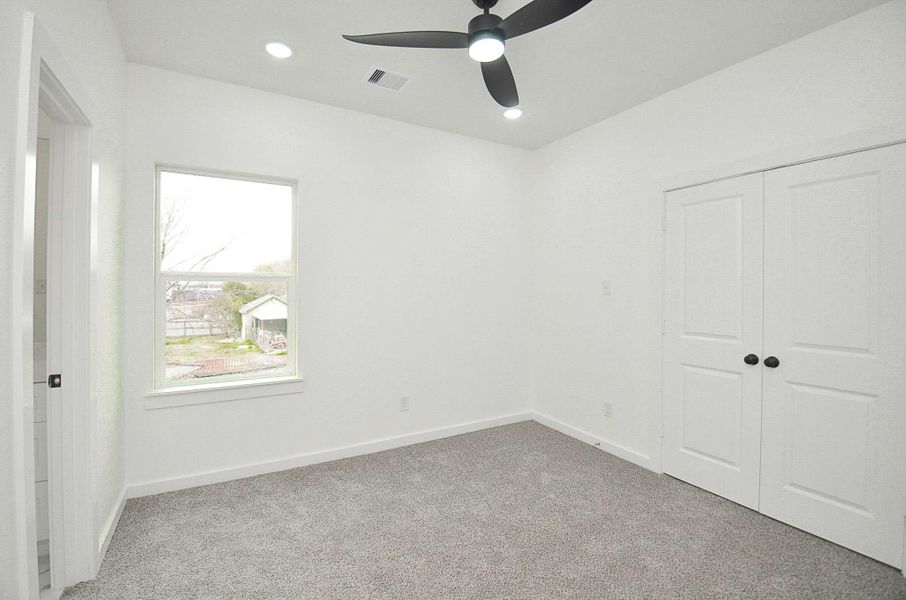 Spacious, unfurnished interior of a new home in , Houston (Image 20).