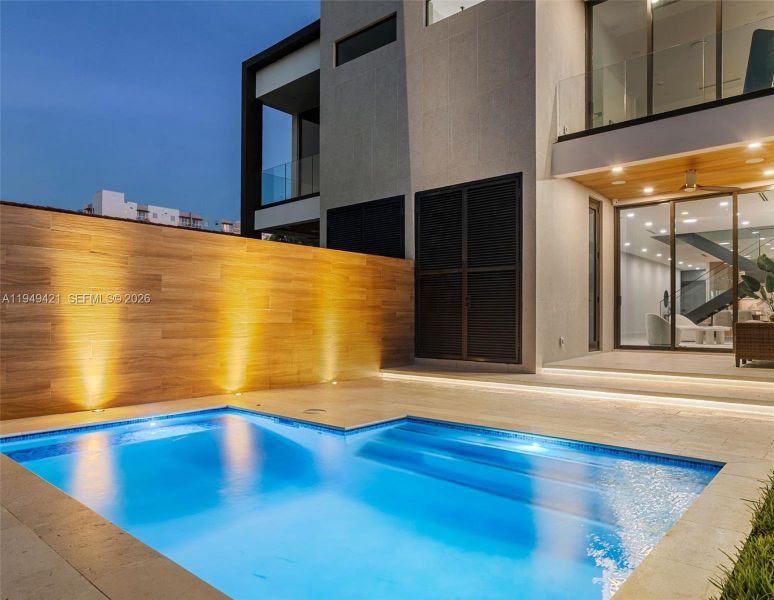 Exterior details and patio area of a home in , Miami (Image 28).