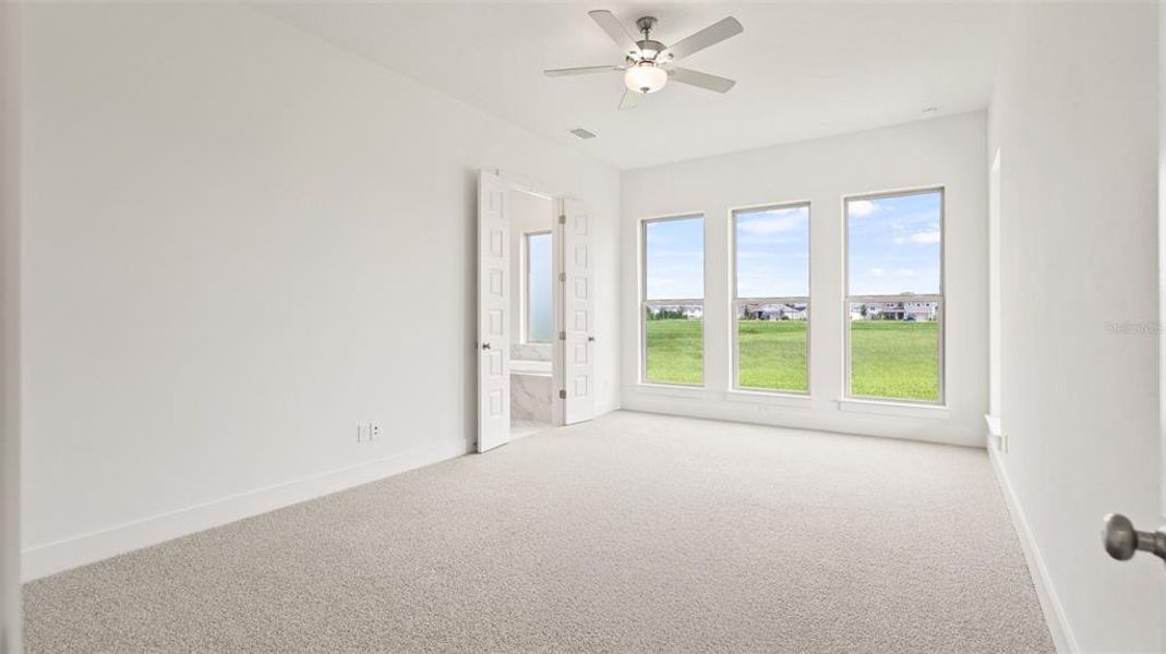 Spacious, unfurnished interior of a new home in Mandarin Grove, Palmetto (Image 18).