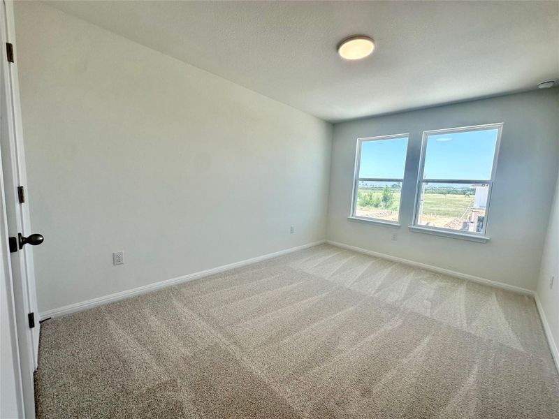 Spacious, unfurnished interior of a new home in Porter Country, Buda (Image 23).