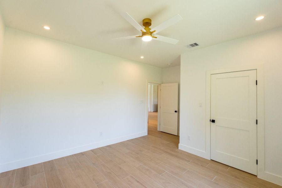 Spacious, unfurnished interior of a new home in , Pasadena (Image 19).