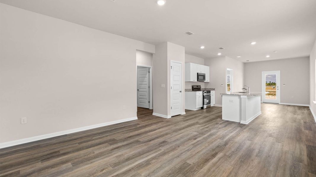 Spacious, unfurnished interior of a new home in Liberty, Panama City (Image 12).