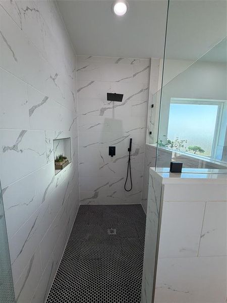 Close-up of interior finishes inside a home in , Waxahachie (Image 19).