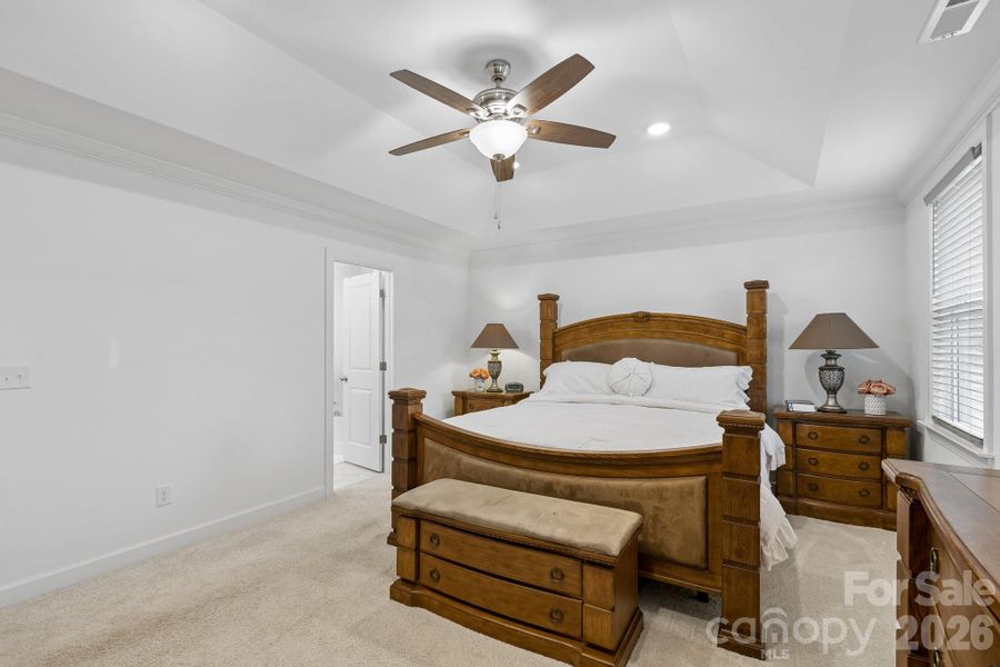 Ceiling fans & extra lighting throughout
